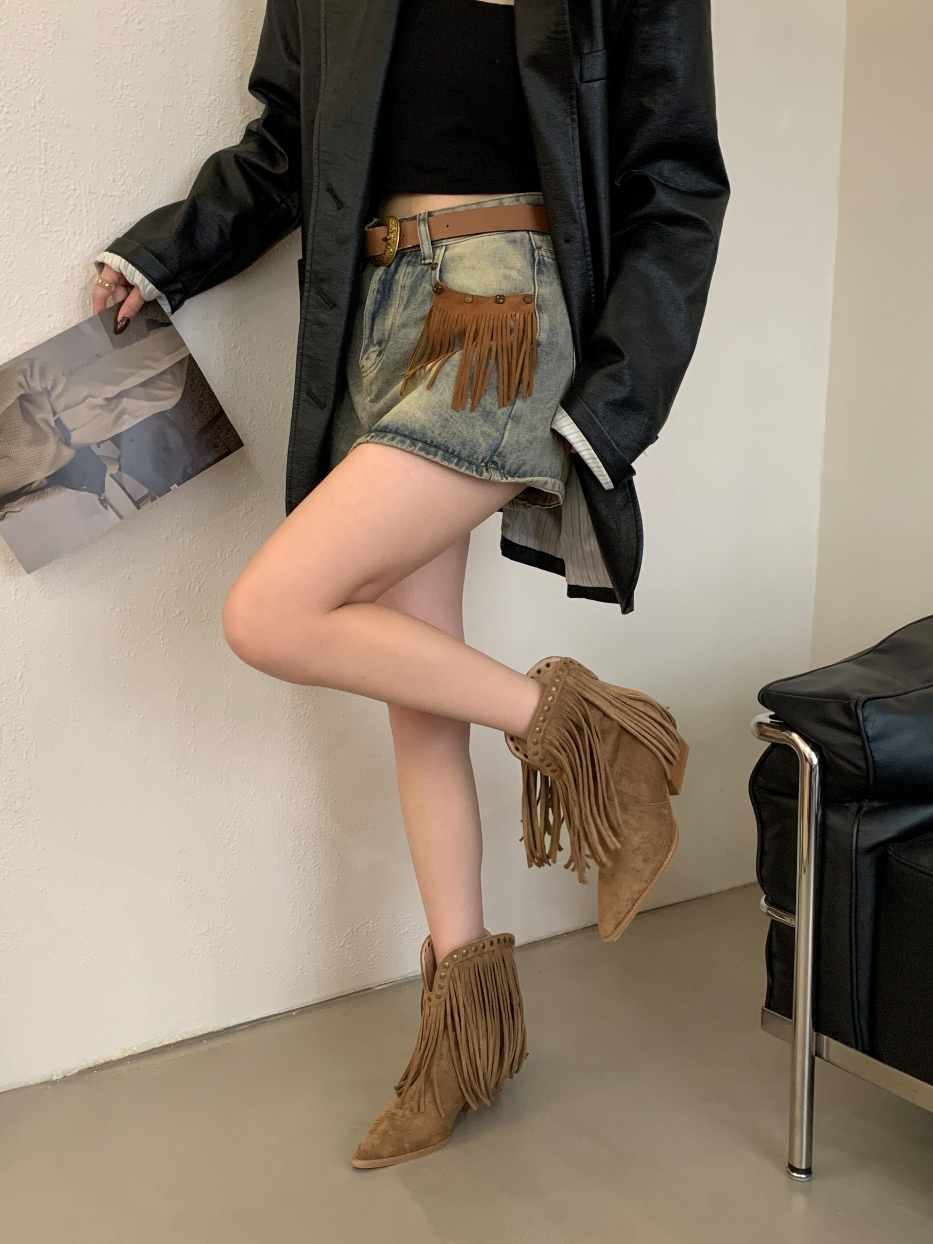 2025 New Suede Fringe Pointed Toe Chunky Heel Martin Boots V-Shaped Slim Fit Cowgirl Boots Short Boots - Image 3