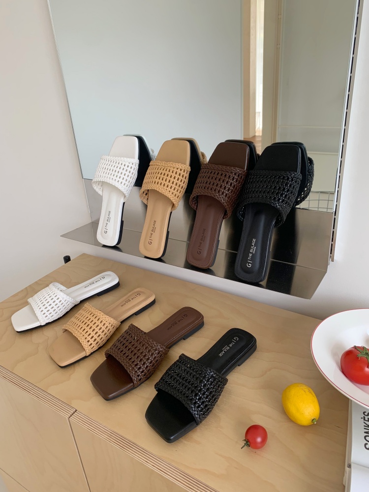 Soft Sole French Flat One-Strap Women's Summer Slippers 2026 New Style Beach Vacation Sandals